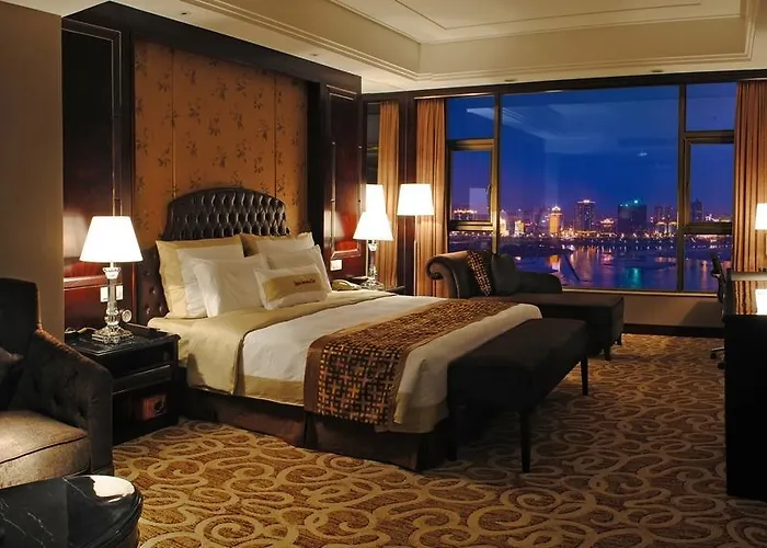 Qingyuan International Hotel