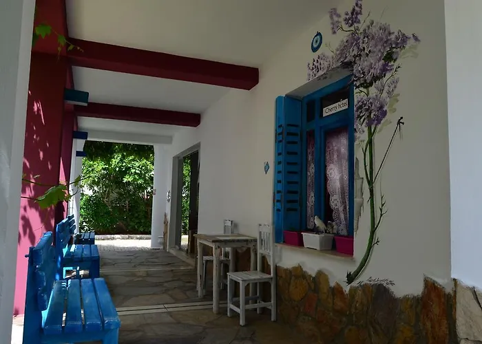 Club Cherry Hotel & Family Suites
