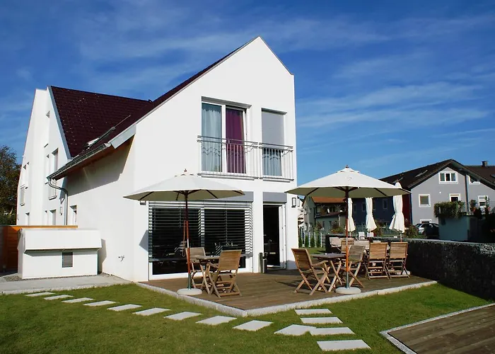R & J Hotel