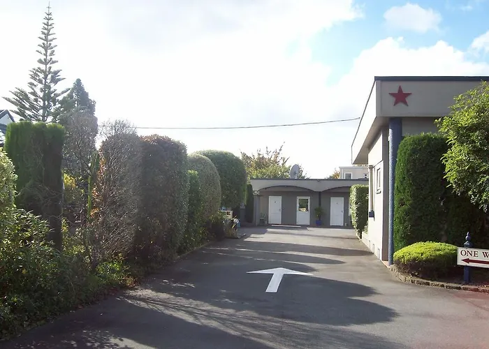 Bentons Motel
