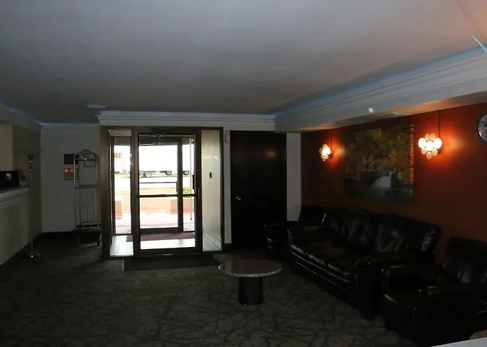 Super 8 By Wyndham Windsor/Madison North