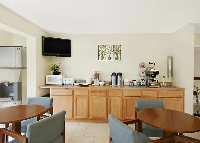Americas Best Value Inn & Suites