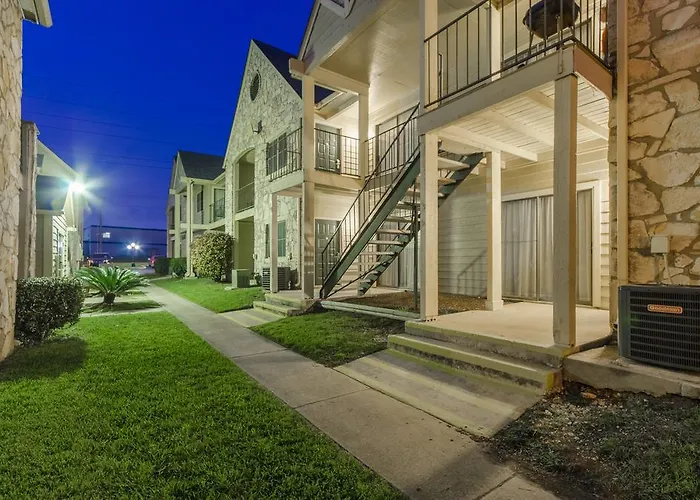 Navona Live Oak Hotel