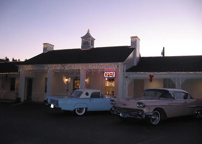 White Columns Motel