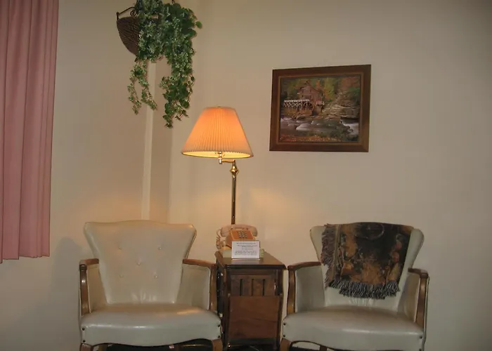 White Columns Motel