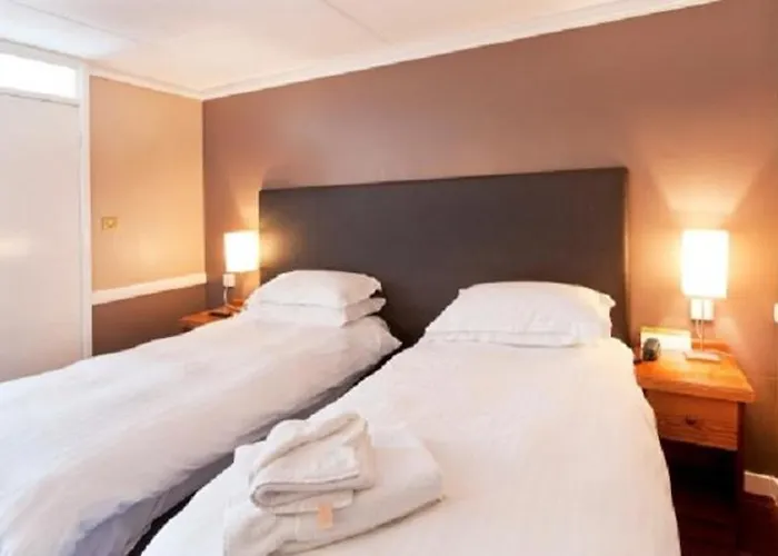 Long Island Hotel