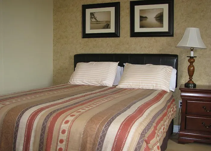 Macneil'S Motel