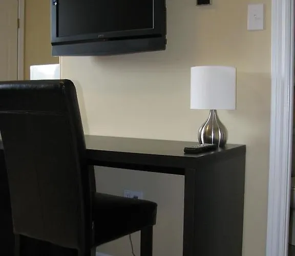 Macneil'S Motel