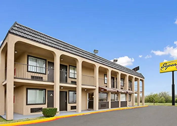 Super 8 By Wyndham Fort Worth Tx