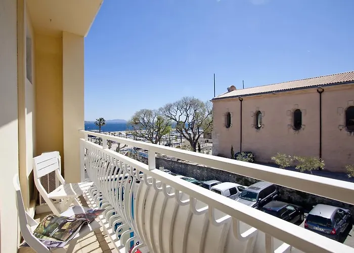 Hotel La Croix De Malte