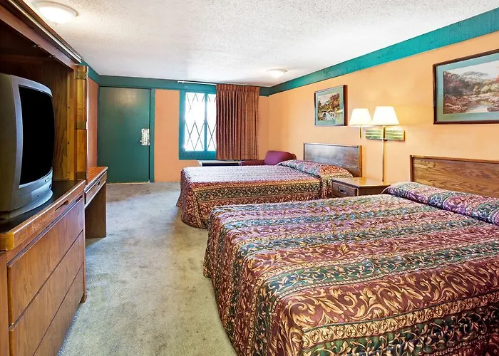 Knights Inn - Monroe
