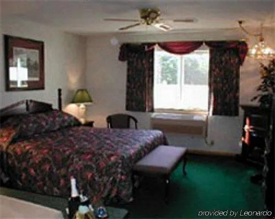 Rustic Manor Motor Lodge