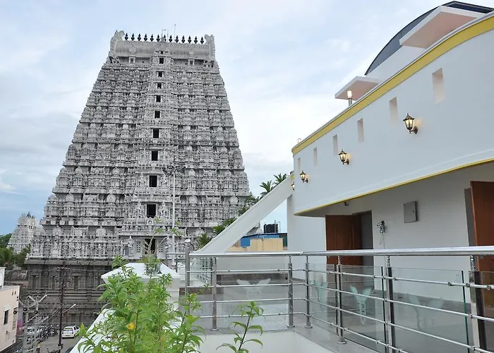 Sri Sarvesha Js Palace Temple View