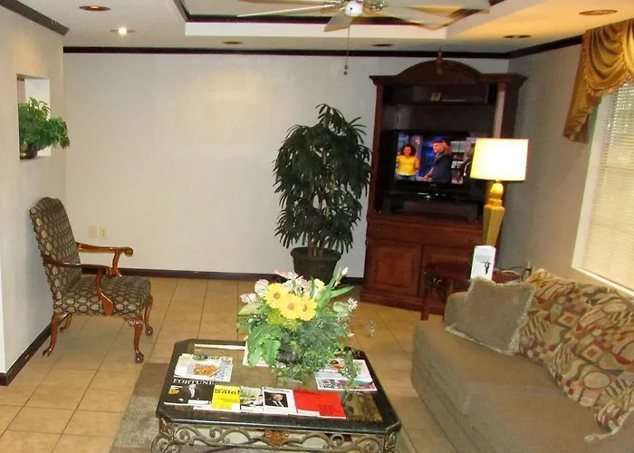 Days Inn & Suites By Wyndham Fort Valley