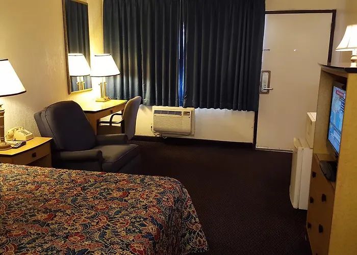 Budgetel Inn & Suites