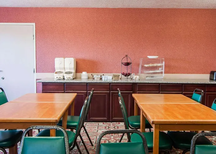 Bridgeway Inn & Suites
