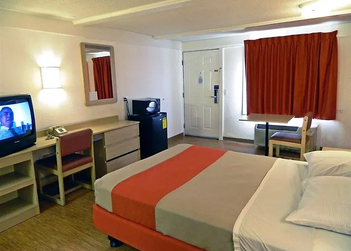 Travelodge By Wyndham Benton Harbor Mi