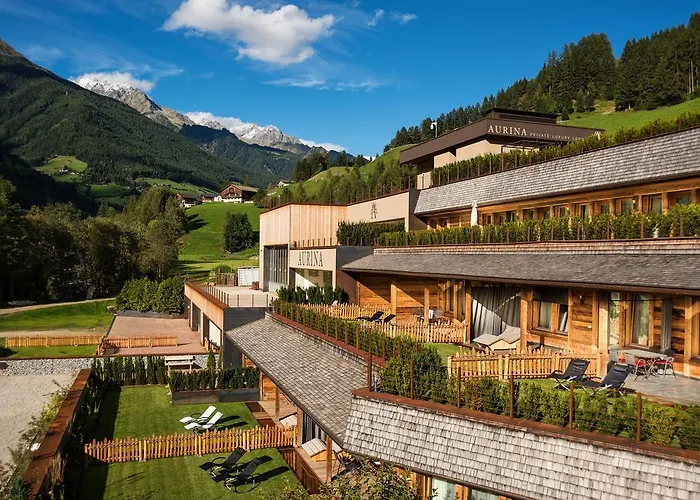 Aurina Lodges