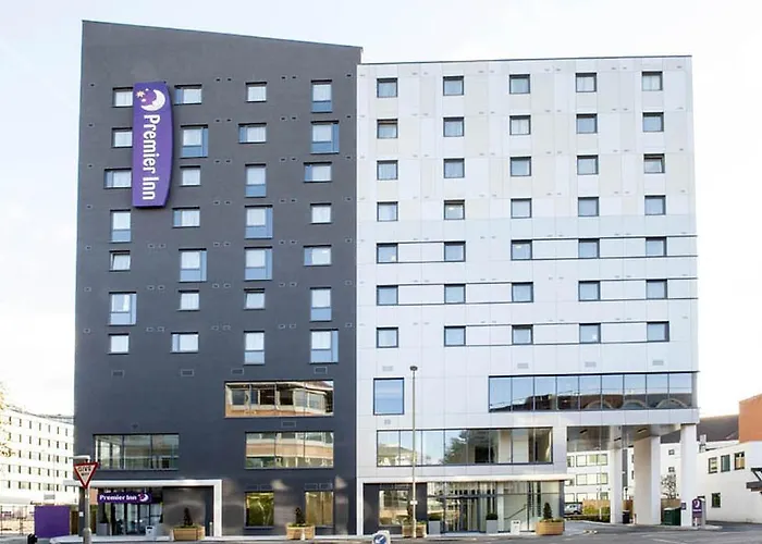 Premier Inn Woking Town Centre