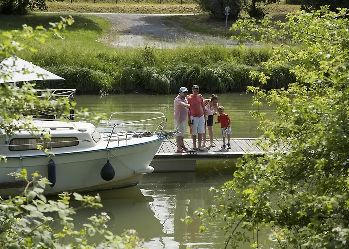Camping Du Port De Plaisance