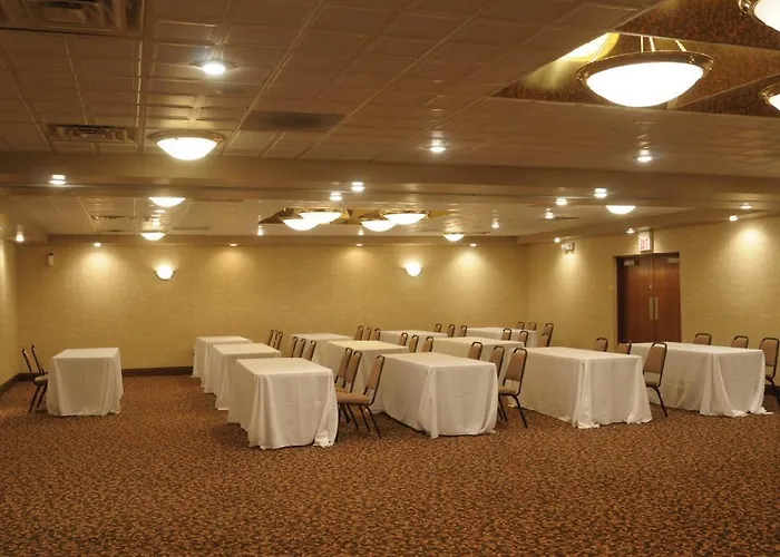 Moberly Inn & Suites