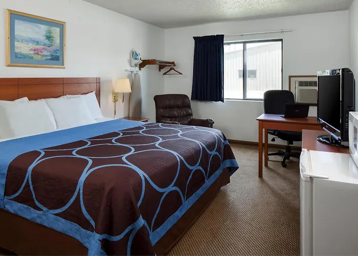 Super 8 By Wyndham Manhattan Ks