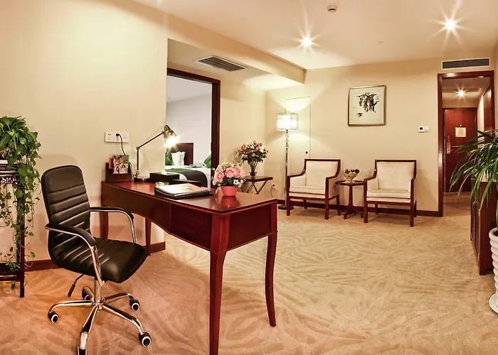 Zhenjiang Fengfan Holiday Hotel