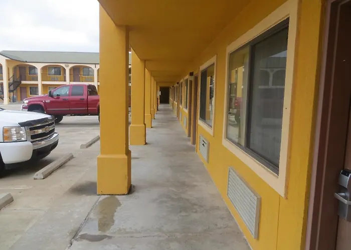 La Grange Executive Inn And Suites