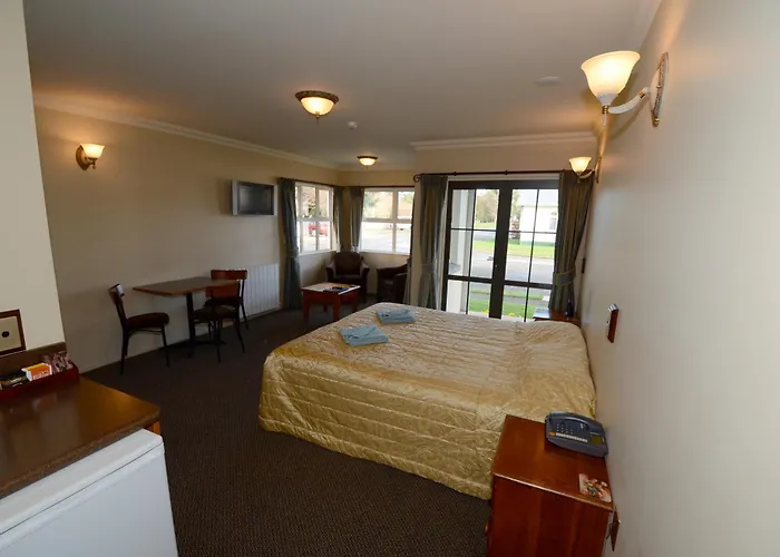 Lantern Court Motel
