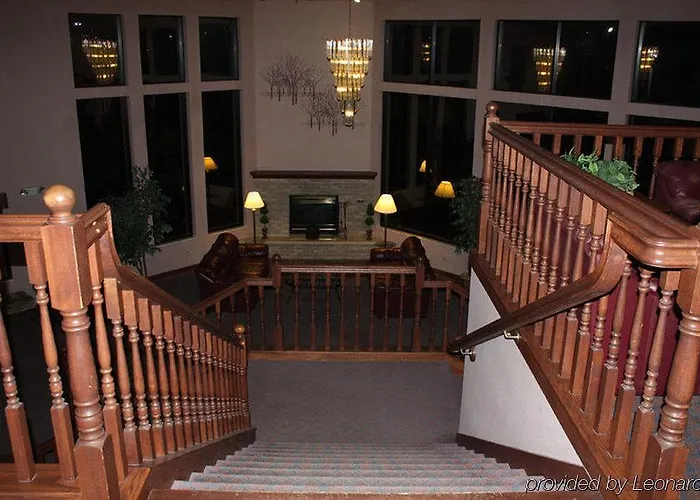 Saratoga Inn & Suites