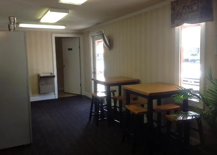 Knights Inn - Cayce