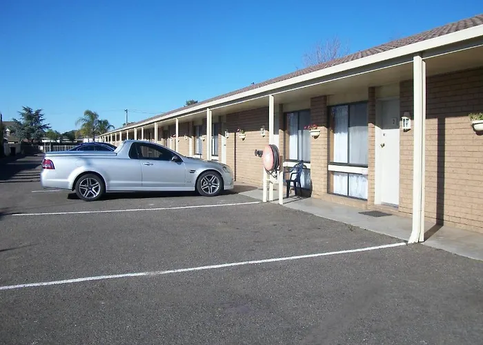 Country Home Motor Inn