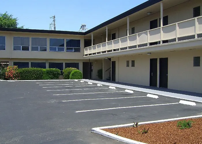 Hillsdale Inn