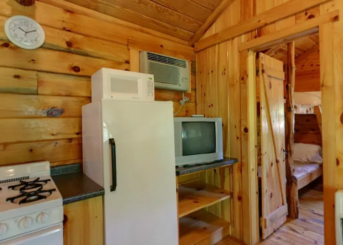 Robin Hill Camping Resort Deluxe Cottage 13