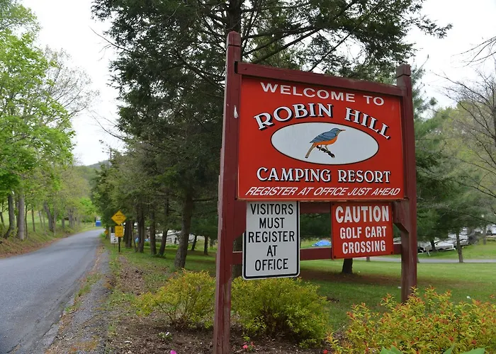 Robin Hill Camping Resort One-Bedroom Cottage 8