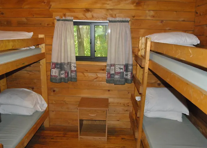 Robin Hill Camping Resort One-Bedroom Cottage 8