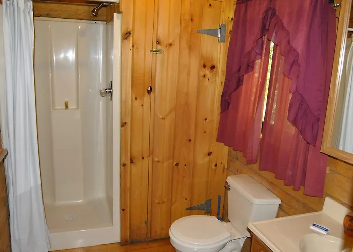 Robin Hill Camping Resort Two-Bedroom Cottage 6