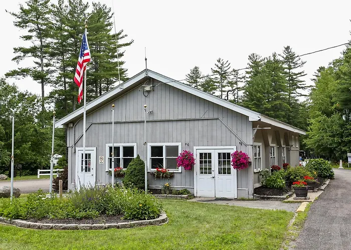 Tuxbury Pond Camping Resort Cottage
