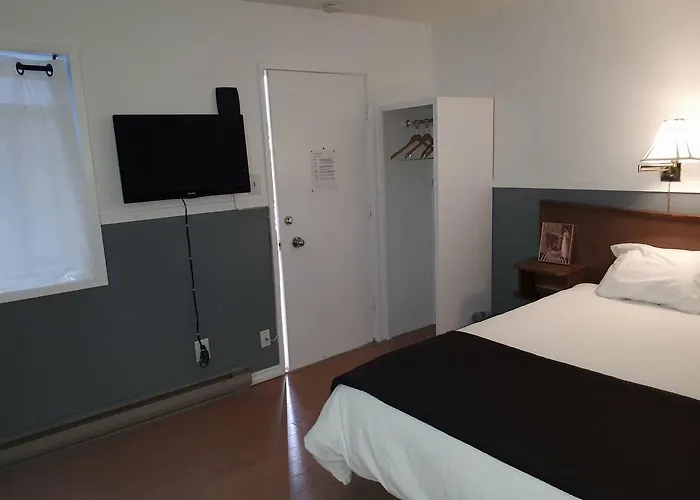 Falcon Nest Motel