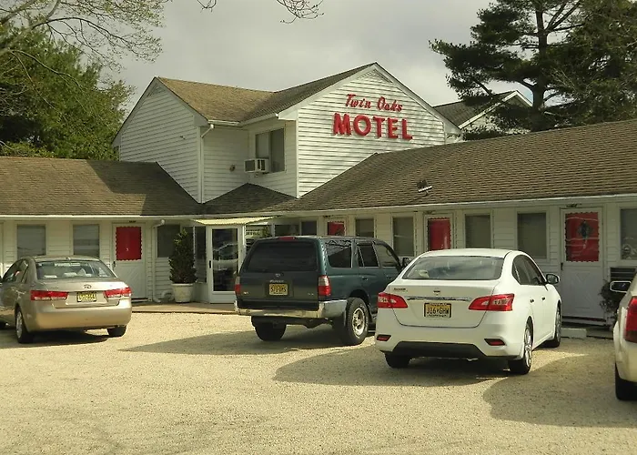 Twin Oaks Motel