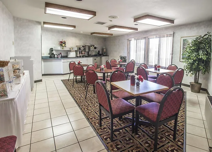 Econo Lodge Inn & Suites Menomonie
