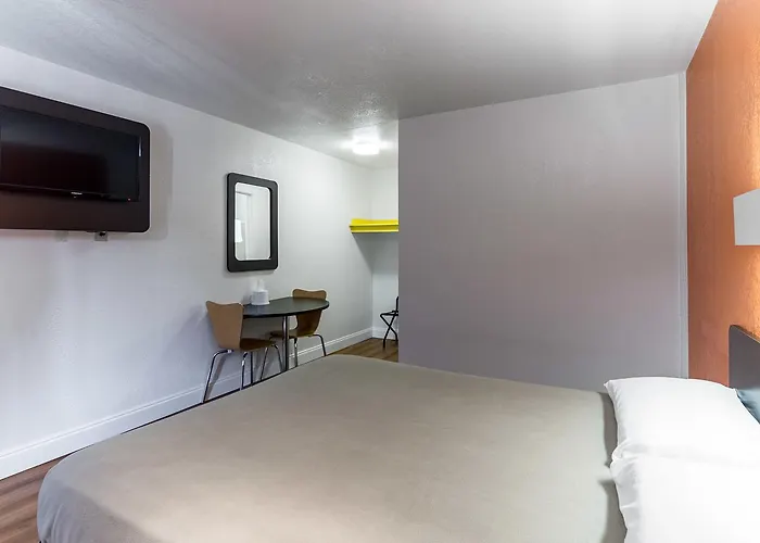 Motel 6 - Pensacola West