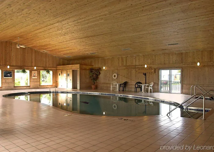 Boarders Inn & Suites By Cobblestone Hotels - Supe