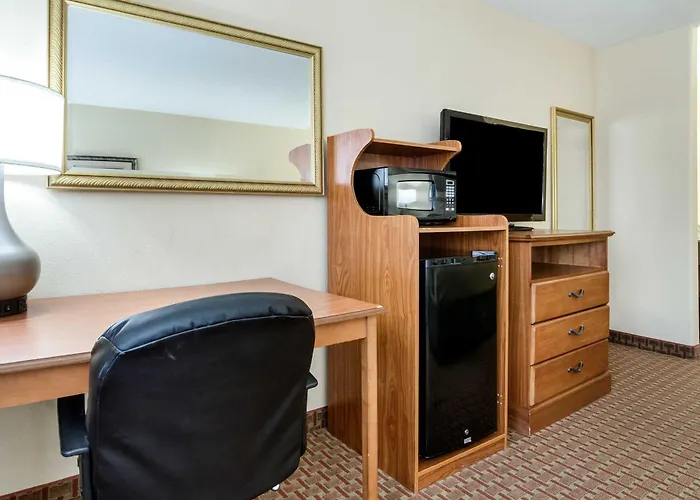 Super 8 By Wyndham Great Bend