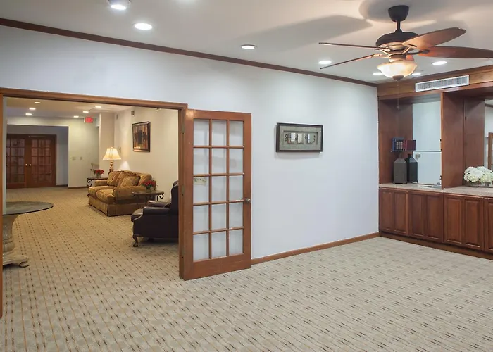 Cloverleaf Suites Baton Rouge
