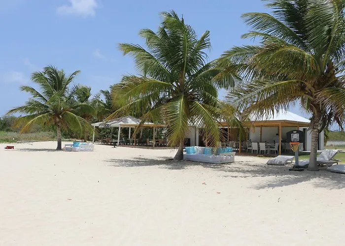 Rendezvous Bay Hotel