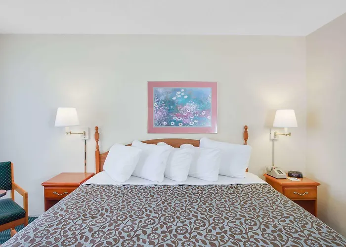 Days Inn By Wyndham Newport