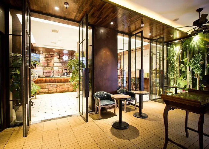 Qingdao Mg Hotel L Walking Distance To The Beach & Railway Station & St Michaels Cathedral