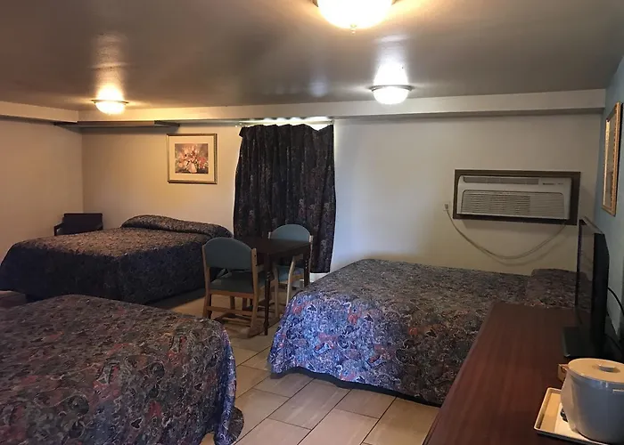 Hwy Express Inn & Suites