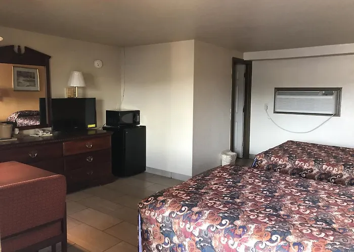 Hwy Express Inn & Suites